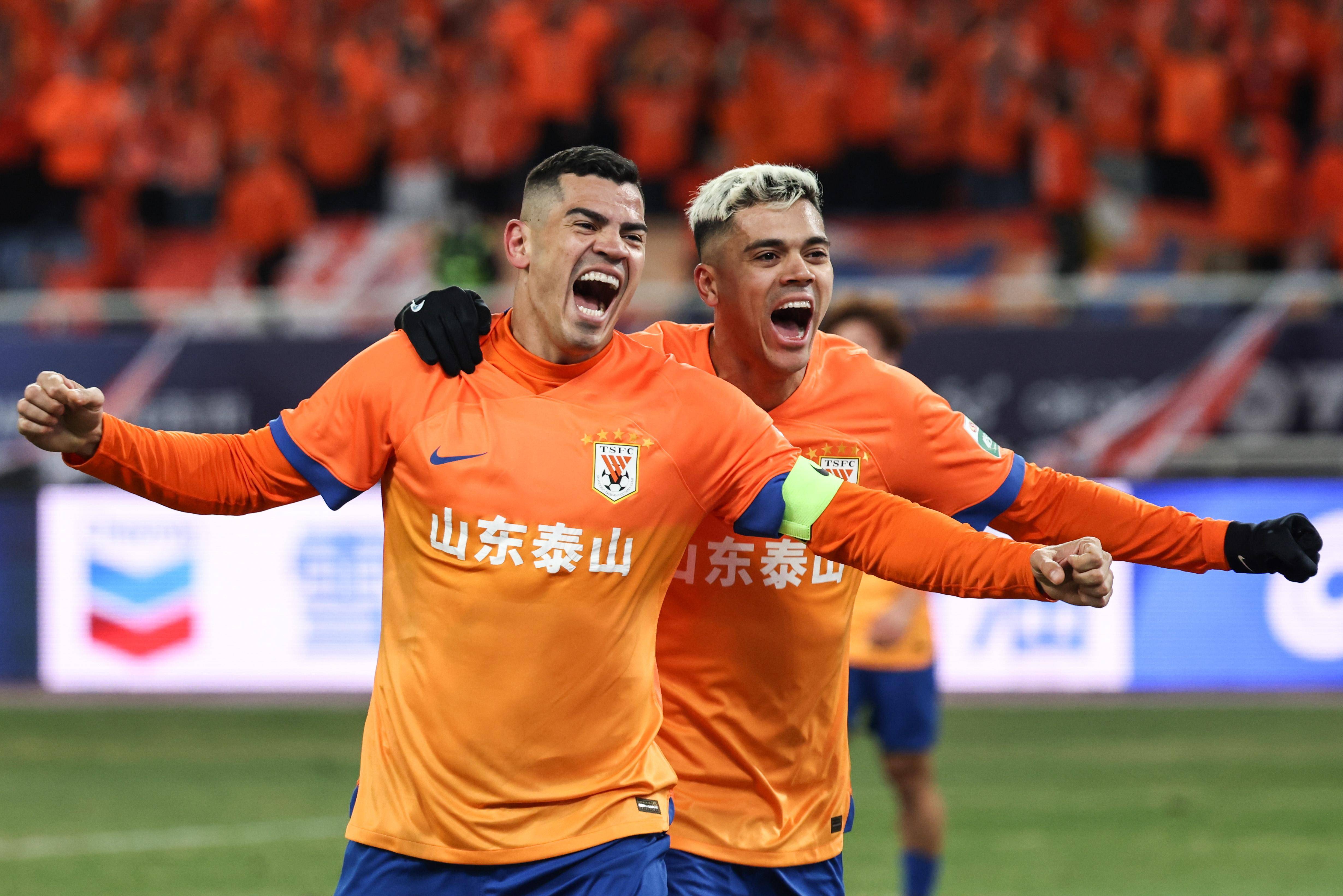 包含赛地聚焦——足总杯窗口期热度飙升，山东泰山止住颓势，质疑声仍在，年轻球员得到机会的词条