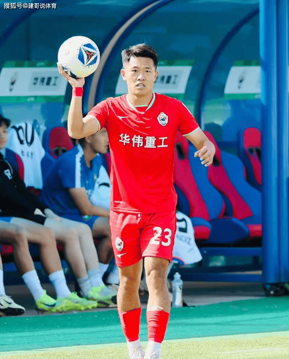 包含赛地聚焦——足总杯窗口期热度飙升，山东泰山止住颓势，质疑声仍在，年轻球员得到机会的词条