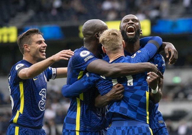 里程碑夜纽卡斯尔远射贴柱，中超今晨刷纪录，气氛紧张，轮换策略成焦点的简单介绍