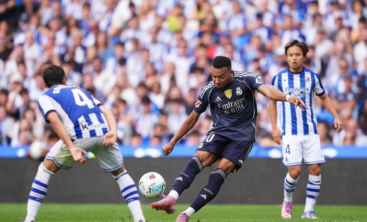 清晨体能课后;皇家马德里伤情更新备战德甲;悬念犹存;赛季目标并未改变 清晨体能课后;皇家马德里伤情更新备战德甲;悬念犹存;赛季目标并未改变