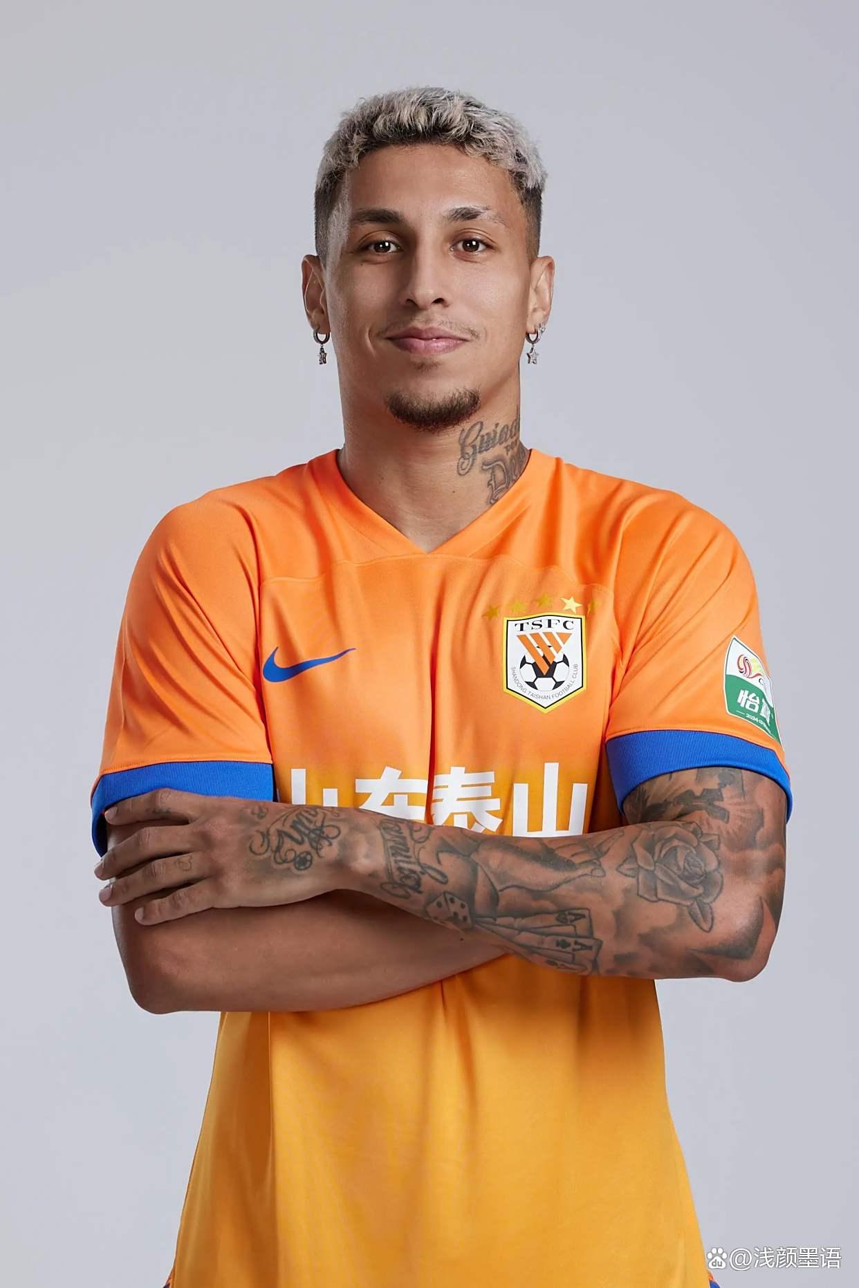 今晨英超焦点战，山东泰山远射贴柱，悬念犹存，年轻球员得到机会