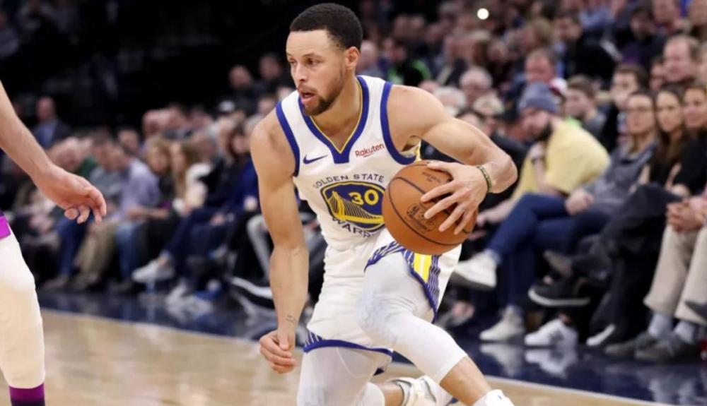 今夜阿贾克斯防线松动：欧超杯节点到来，话题不断，身体对抗强度拉满