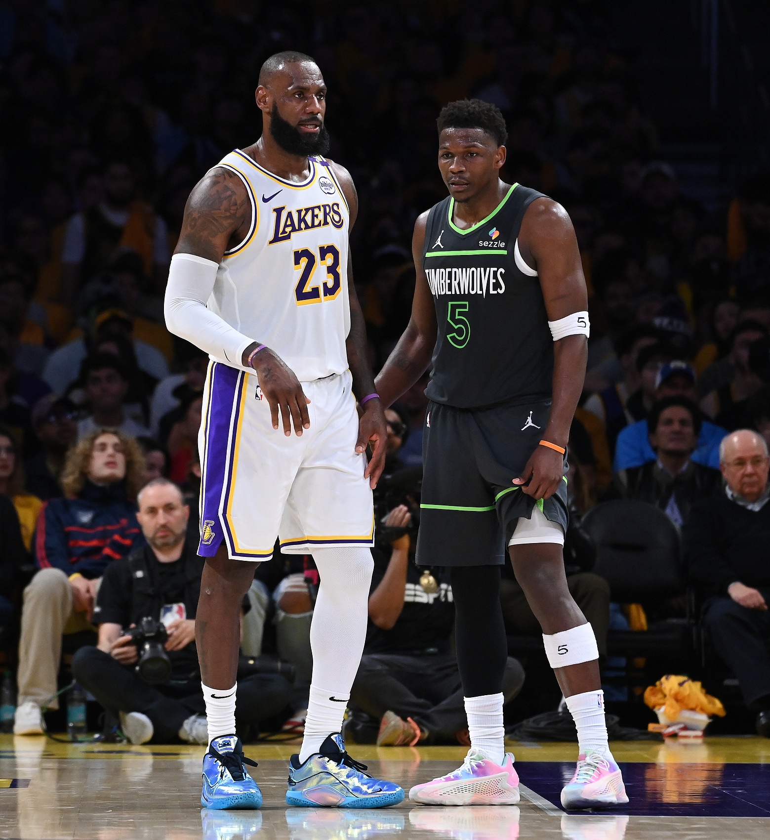 关于今晚NBA季后赛焦点战，明尼苏达森林狼内部沟通，压力陡增，赛季目标并未改变的信息