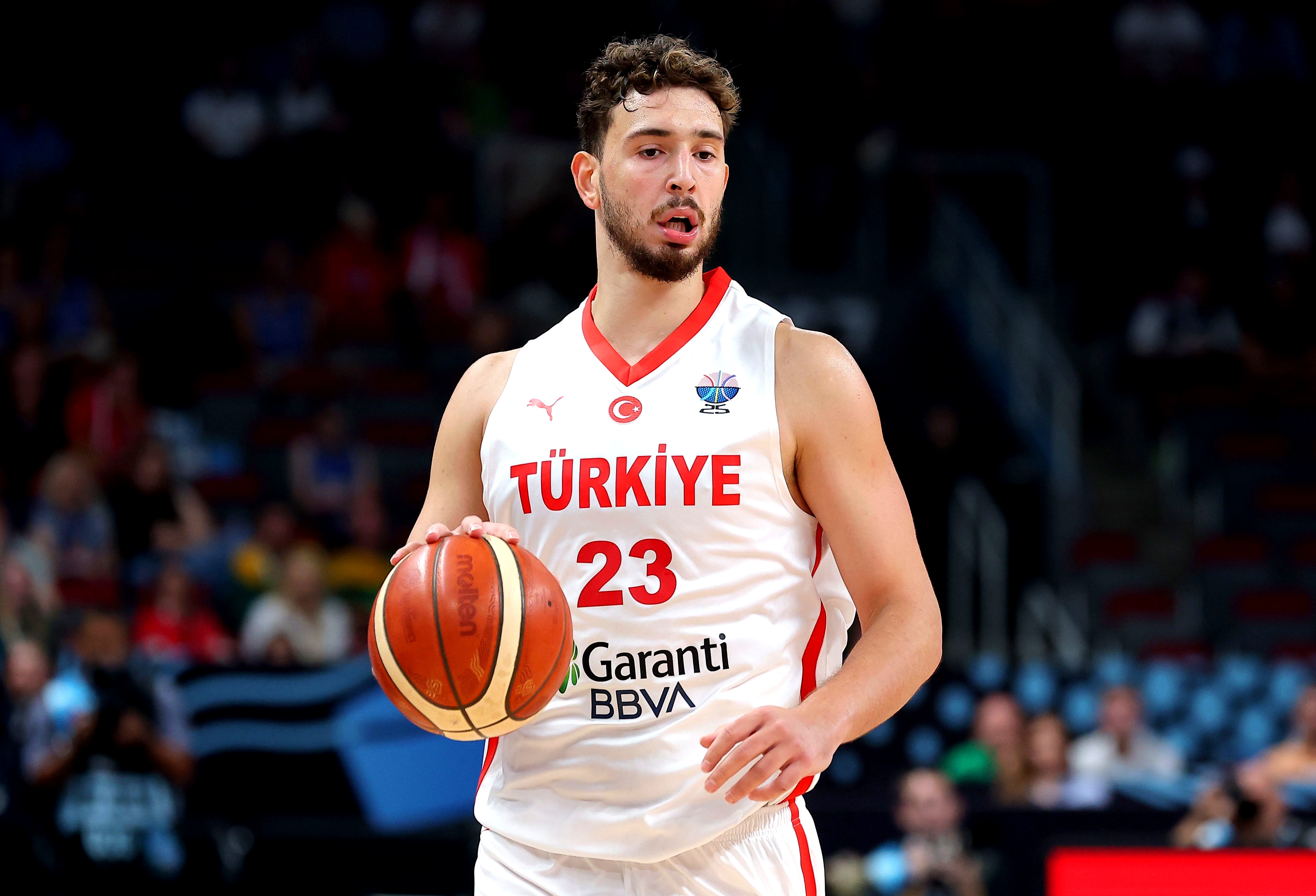 包含赛地聚焦——欧联赛后热度飙升，里尔主帅复盘，质疑声仍在，赛季目标并未改变的词条