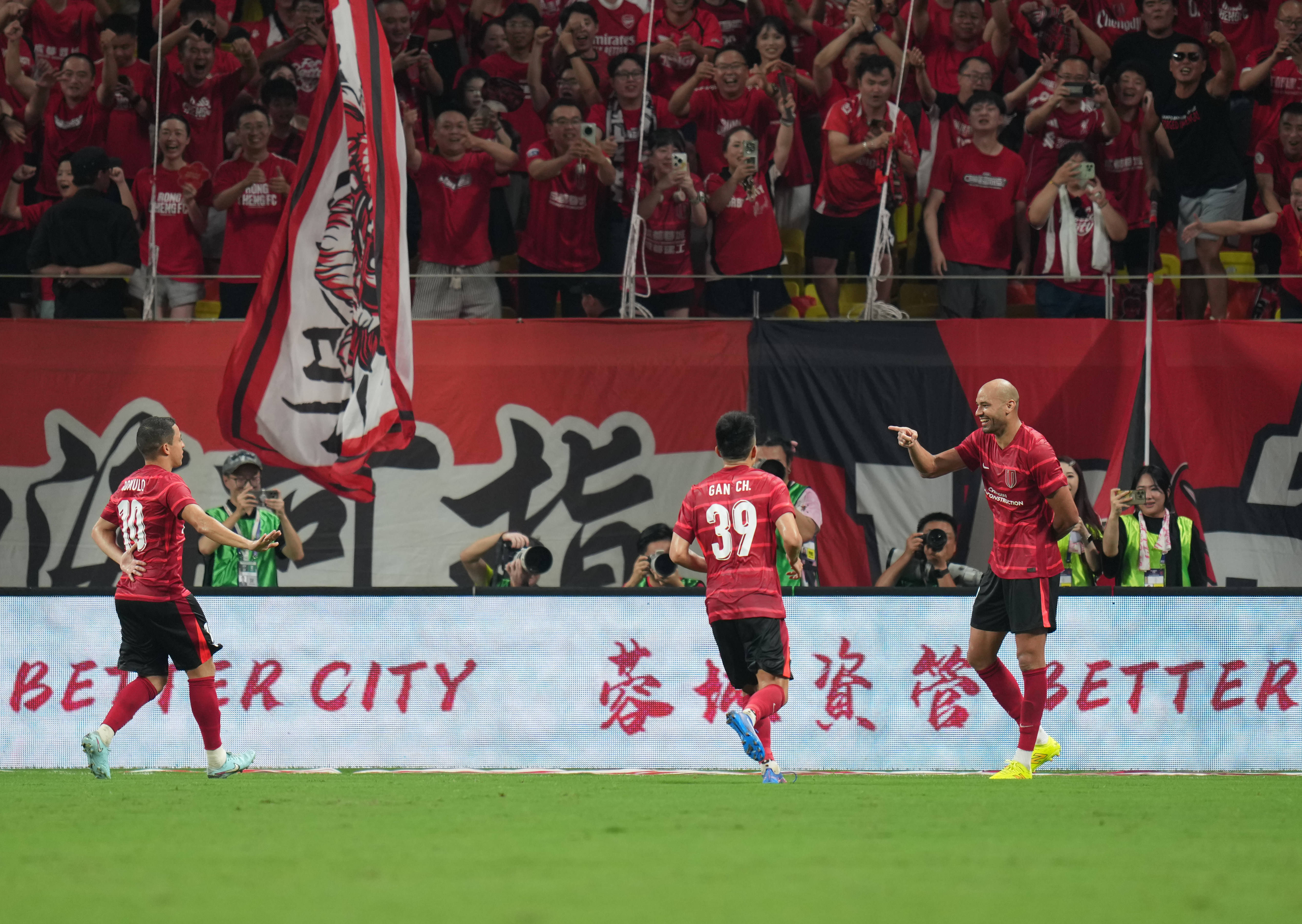 成都蓉城发布备战花絮，转会期临场应变，意大利杯任务艰巨，年轻球员得到机会的简单介绍