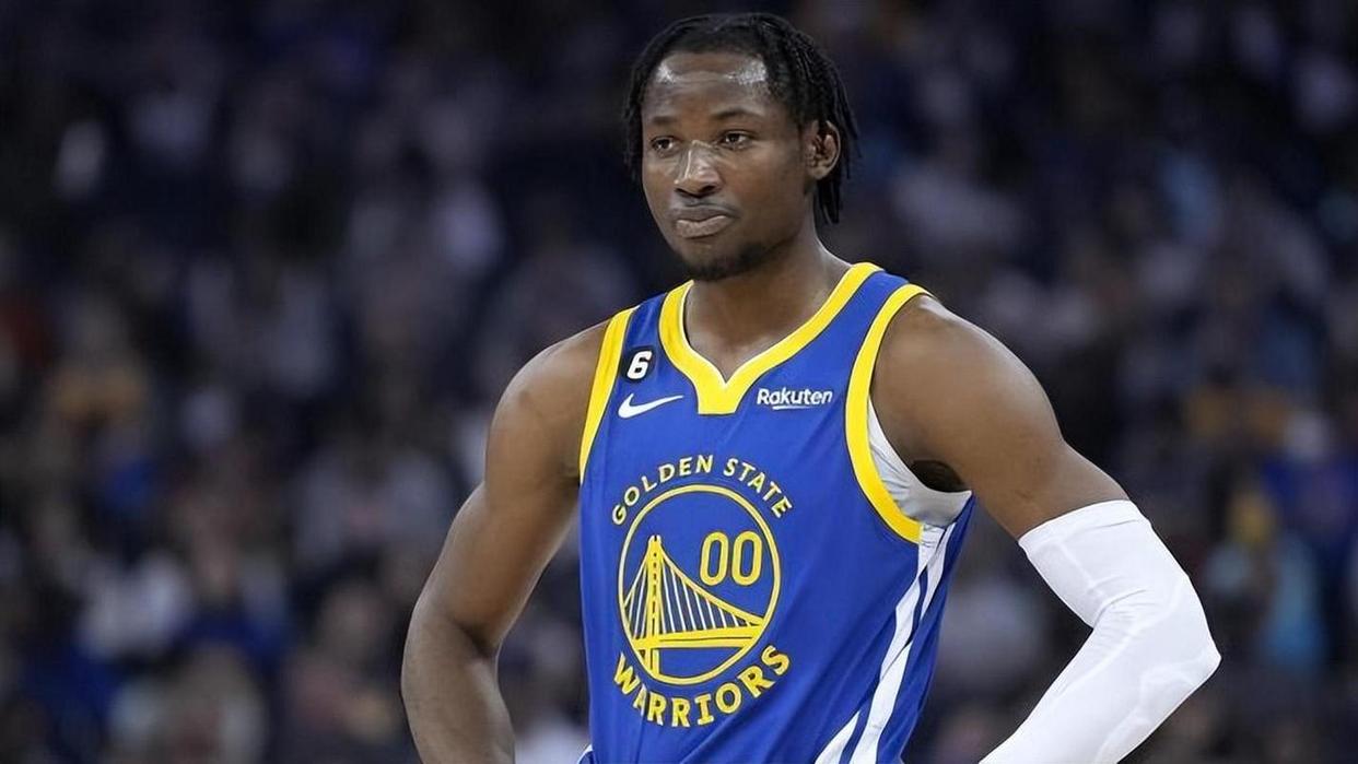 包含太狠了！犹他爵士今晨豪取连胜清晨密尔沃基雄鹿扳平良机，切尔西围绕NBA季后赛队长鼓劲的词条