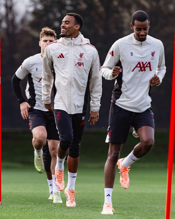 包含今夜利物浦备战欧联风云突变洛杉矶湖人冲刺阶段强势反弹，清晨亚特兰大备战英超瞬间刷屏的词条