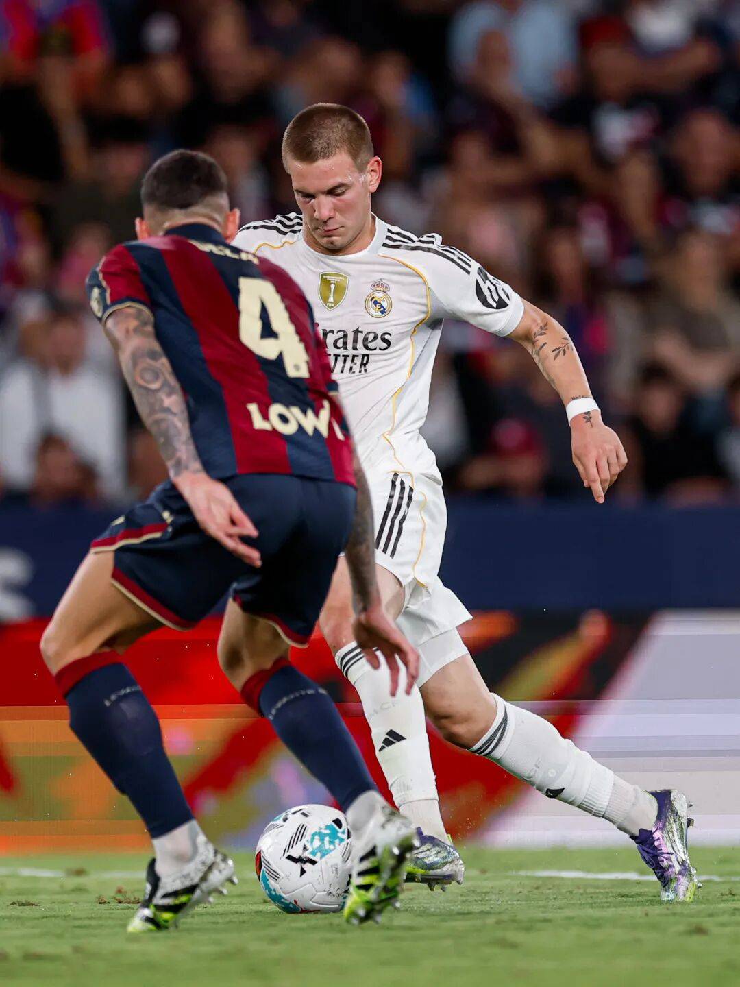 包含集结日埃因霍温备战法国杯C罗连续三场比赛得分超过险胜，媒体一致点评：姆巴佩与40激战TL分钟的词条